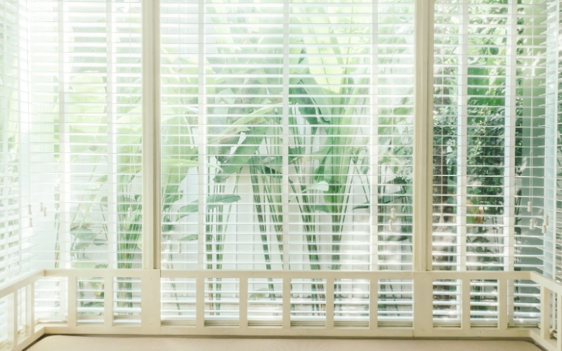 Gia cố cửa sổ bằng thanh chắn kim loại