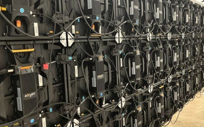 Lắp đặt cabinet hoặc module LED