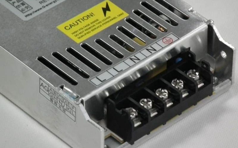 Đấu nối nguồn điện và tín hiệu